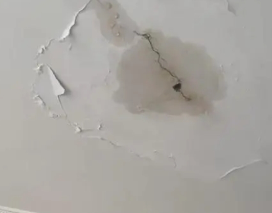 崇左阳台漏水维修公司分享下屋面防水工程质量问题原因分析